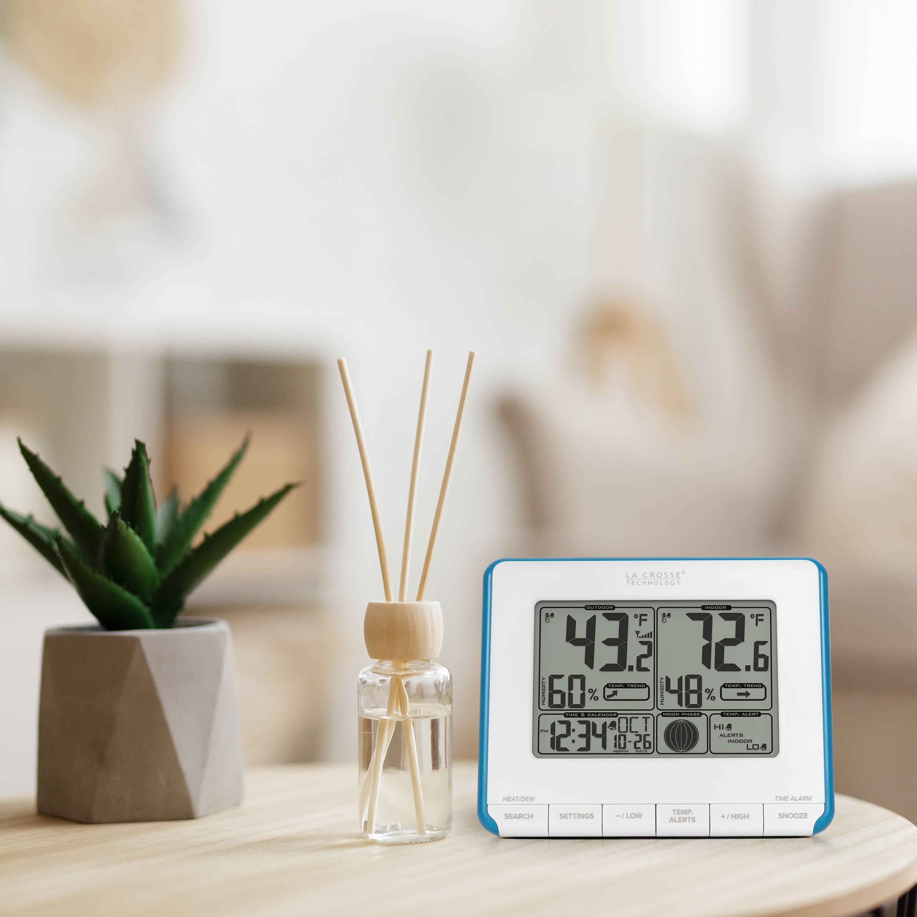 LA CROSSE TECHNOLOGIES

F 43.3 72.6  
60% 48%  
12:34  
OCT 4  
10-26  

SEARCH SETTINGS  
LOW FEAh ALERIS  
HIGH SNOOZE  

HEAT/DEW  
TEMP. ALERTS  
TIME ALARM