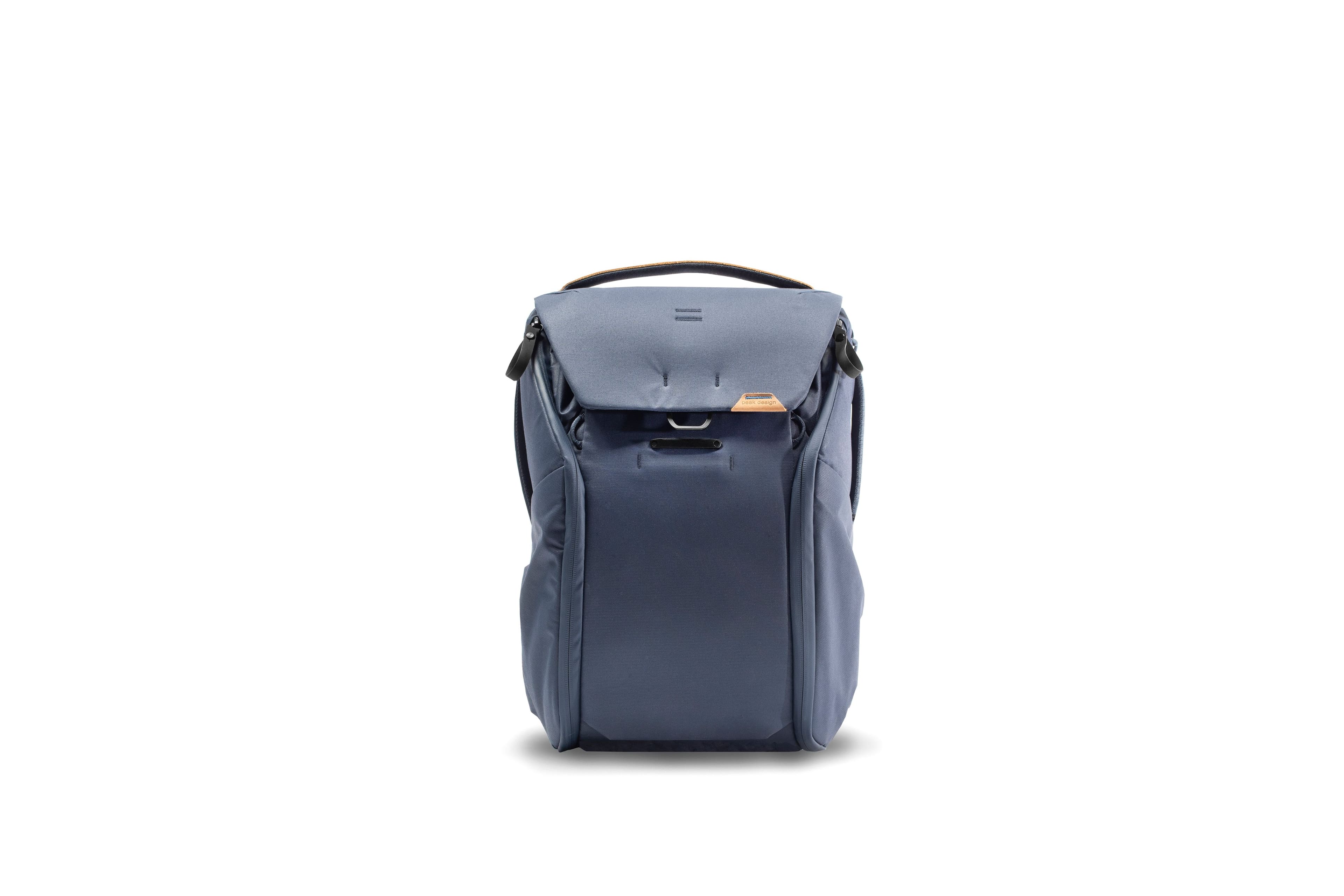 Angle. Peak Design - Everyday Backpack V2 20L - Midnight.