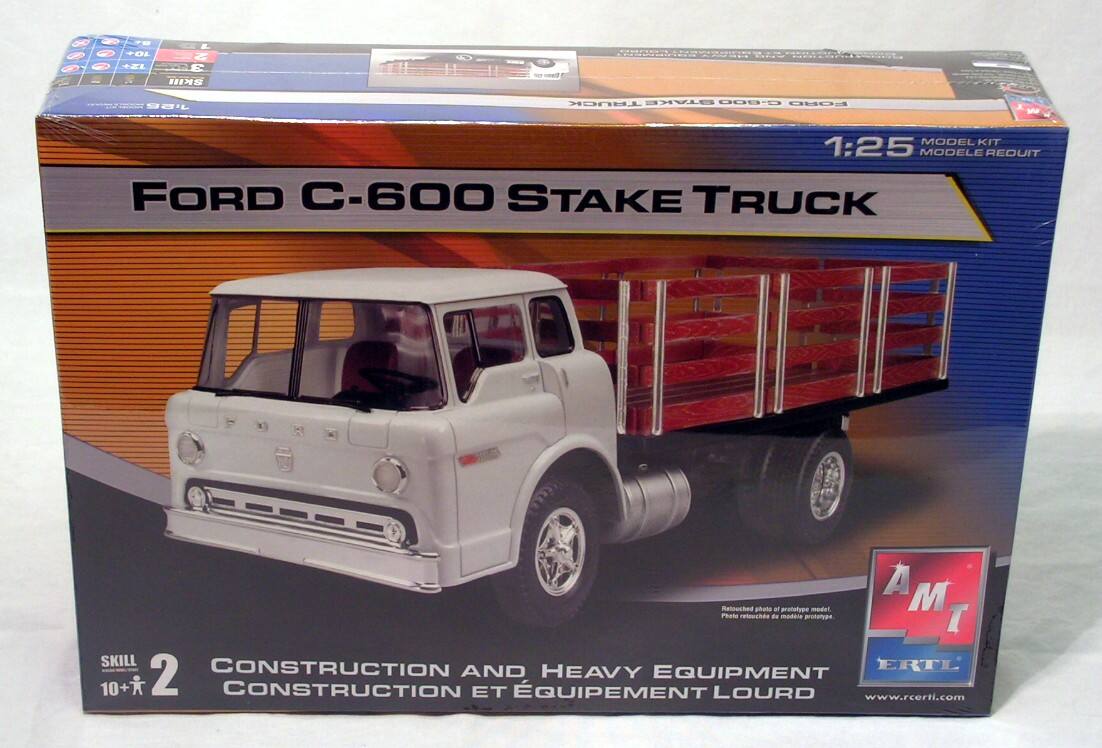 AMT - FORD C-600 STAKE TRUCK 1:25 Scale Model Kit - Multi