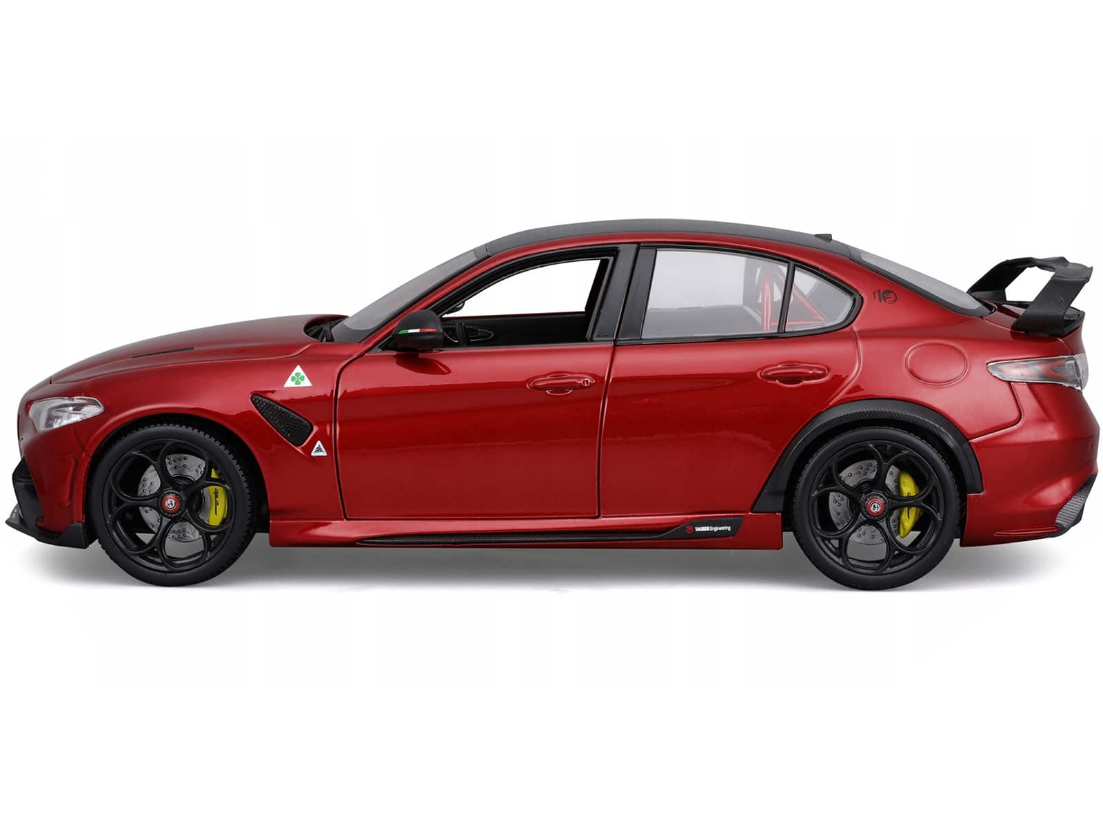 Alfa Romeo Giulia GTA Red Metallic with Carbon Top 1/18 Die Cast