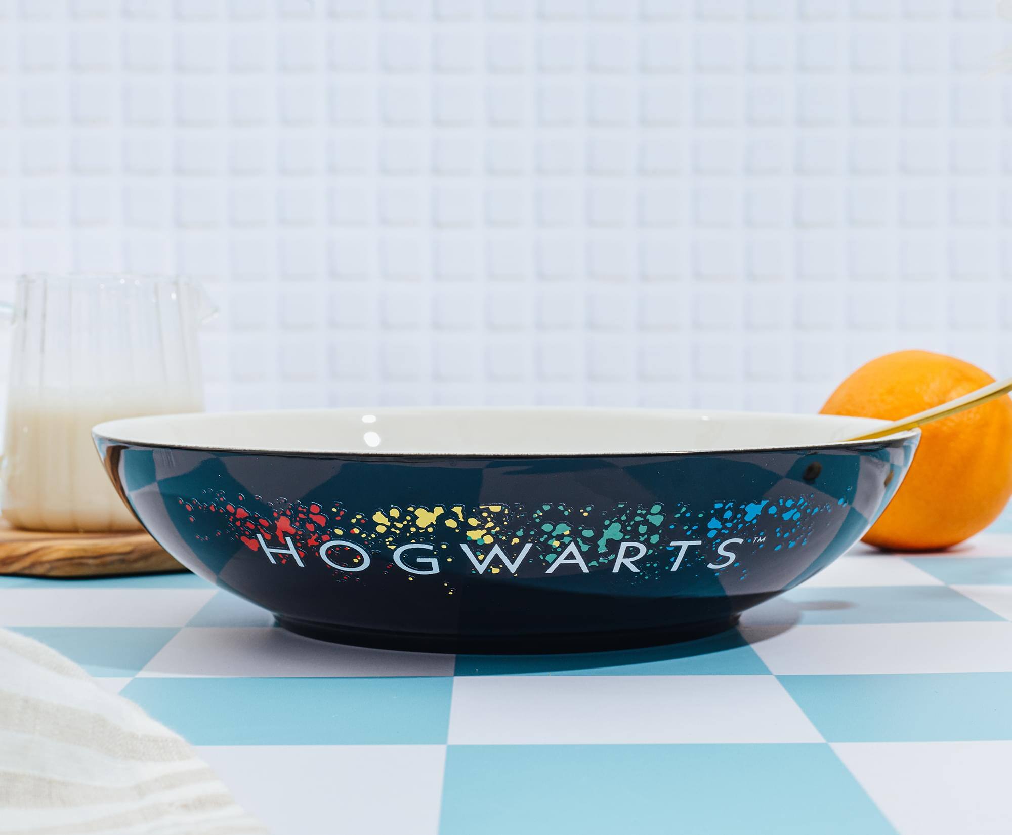 Alt View 5. Silver Buffalo - Harry Potter Hogwarts Crest 9-Inch Ceramic Coupe Dinner Bowl - Black.