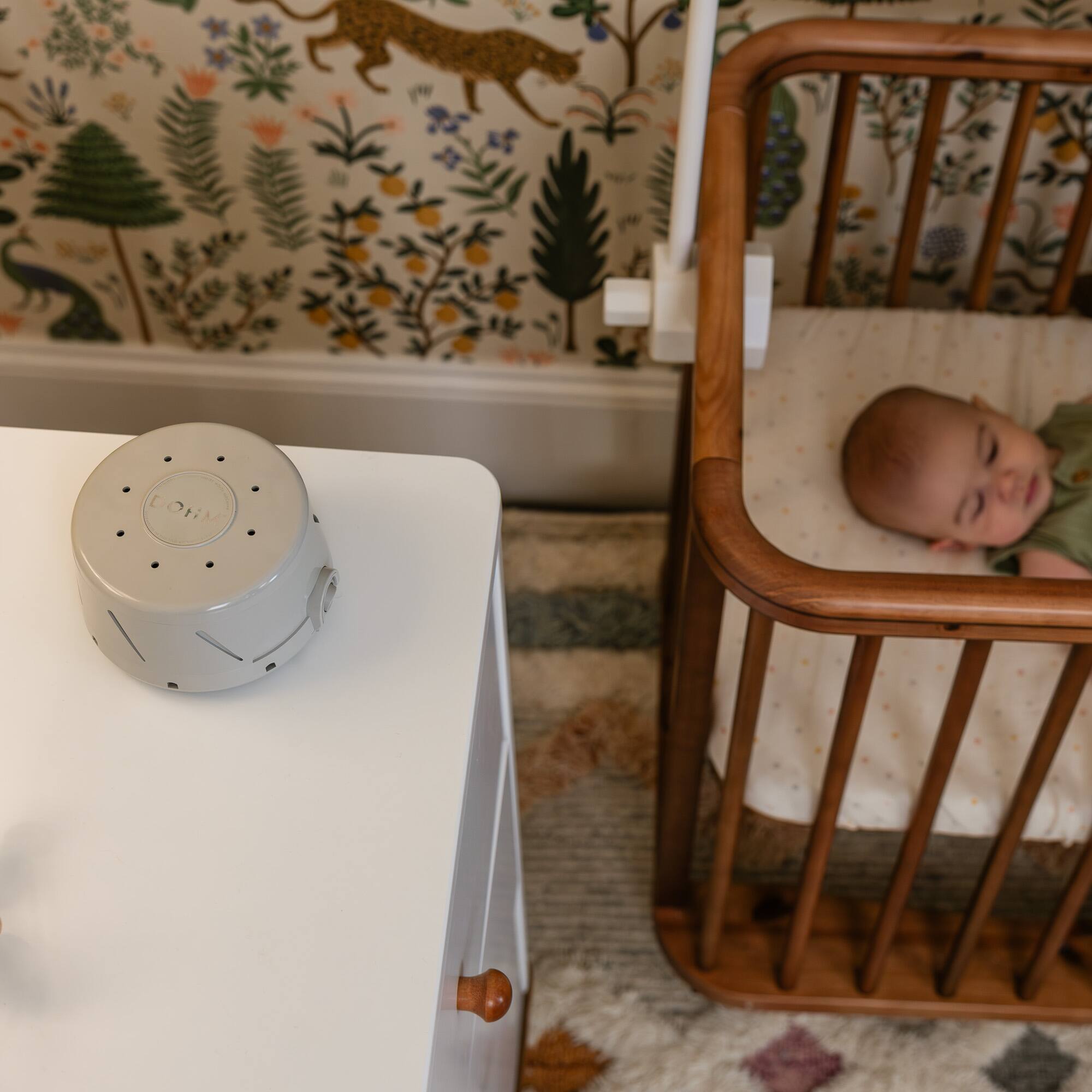 Left. Yogasleep - Dohm Classic Sound Machine - Gry - Gray.