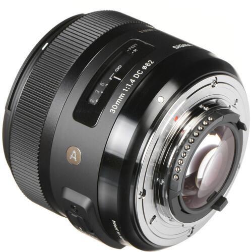 - FEET
- M 8 62 T DC BLoa 9 e 1:1.4 3 2 G 30mm A SIGMA N
- ey
- D D