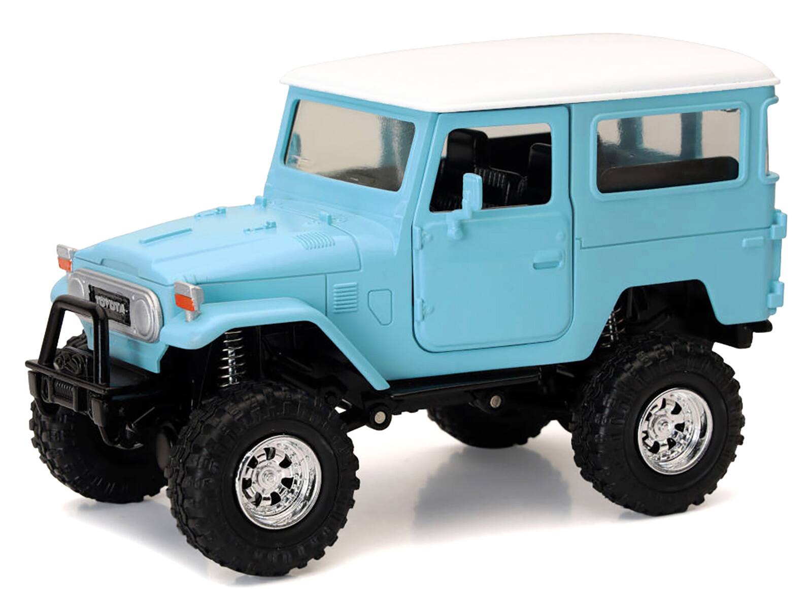 Angle. New Ray - Toyota Land Cruiser FJ40 Light Blue with White Top "Xtreme Off-Road" Series 1/24 Diecast Model by New Ray - Blue with White.