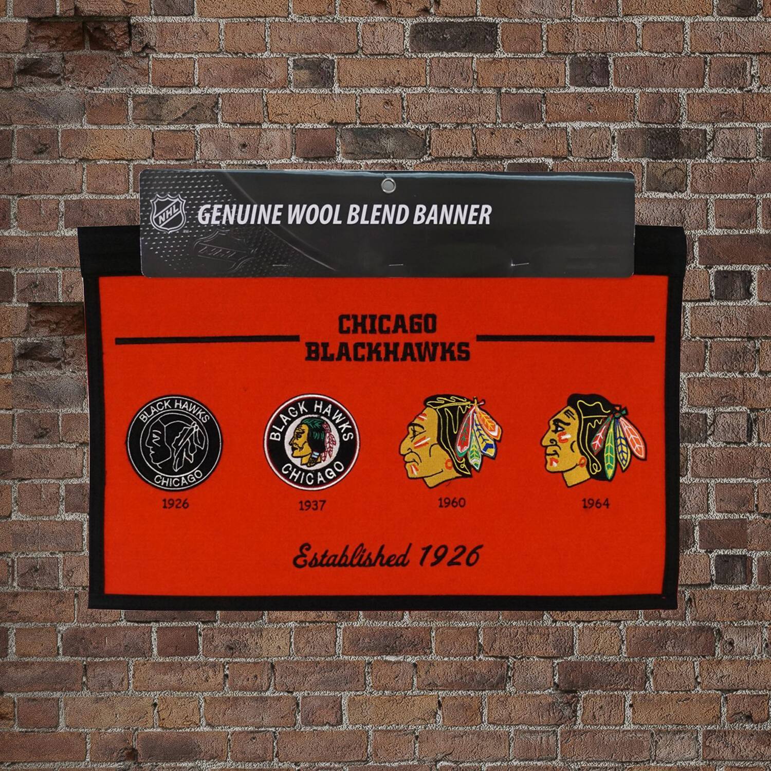 NHL GENUINE WOOL BLEND BANNER

CHICAGO BLACKHAWKS

BLACK HAWKS CHICAGO 1926
BLACK HAWKS CHICAGO 1937
1960
1964

Established 1926