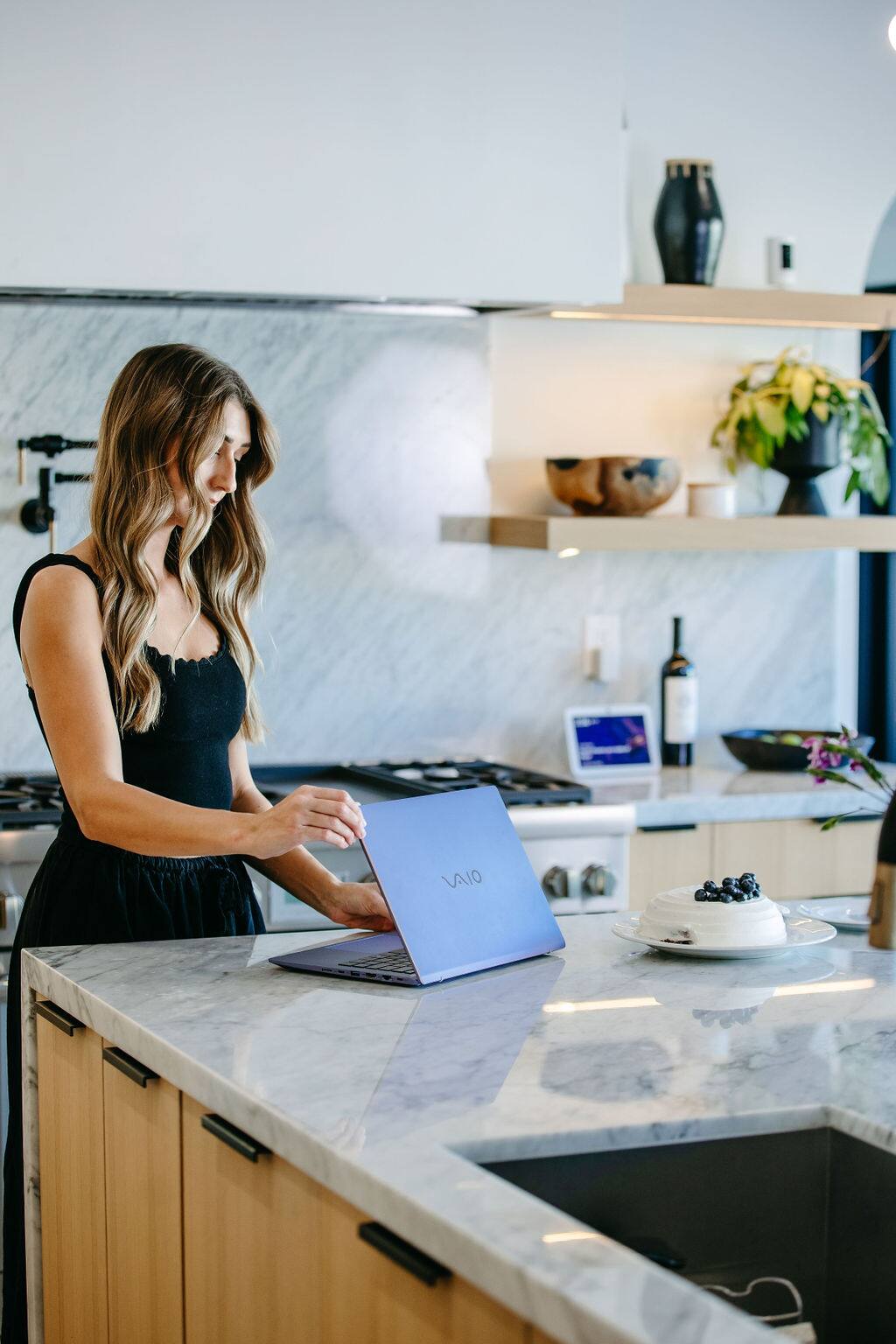 Alt View 4. VAIO - VAIO FS 14" | Laptop | Intel Core i3 |  8GB RAM  | 512GB SSD  | - Warm Slate.