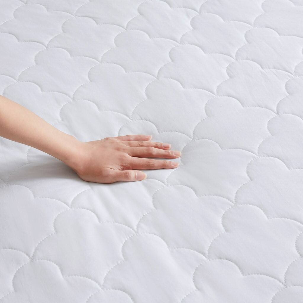 Alt View 1. Gracie Mills - Gracie Mills Carlo Solid Quilted Cotton Percale Mattress Pad - White.