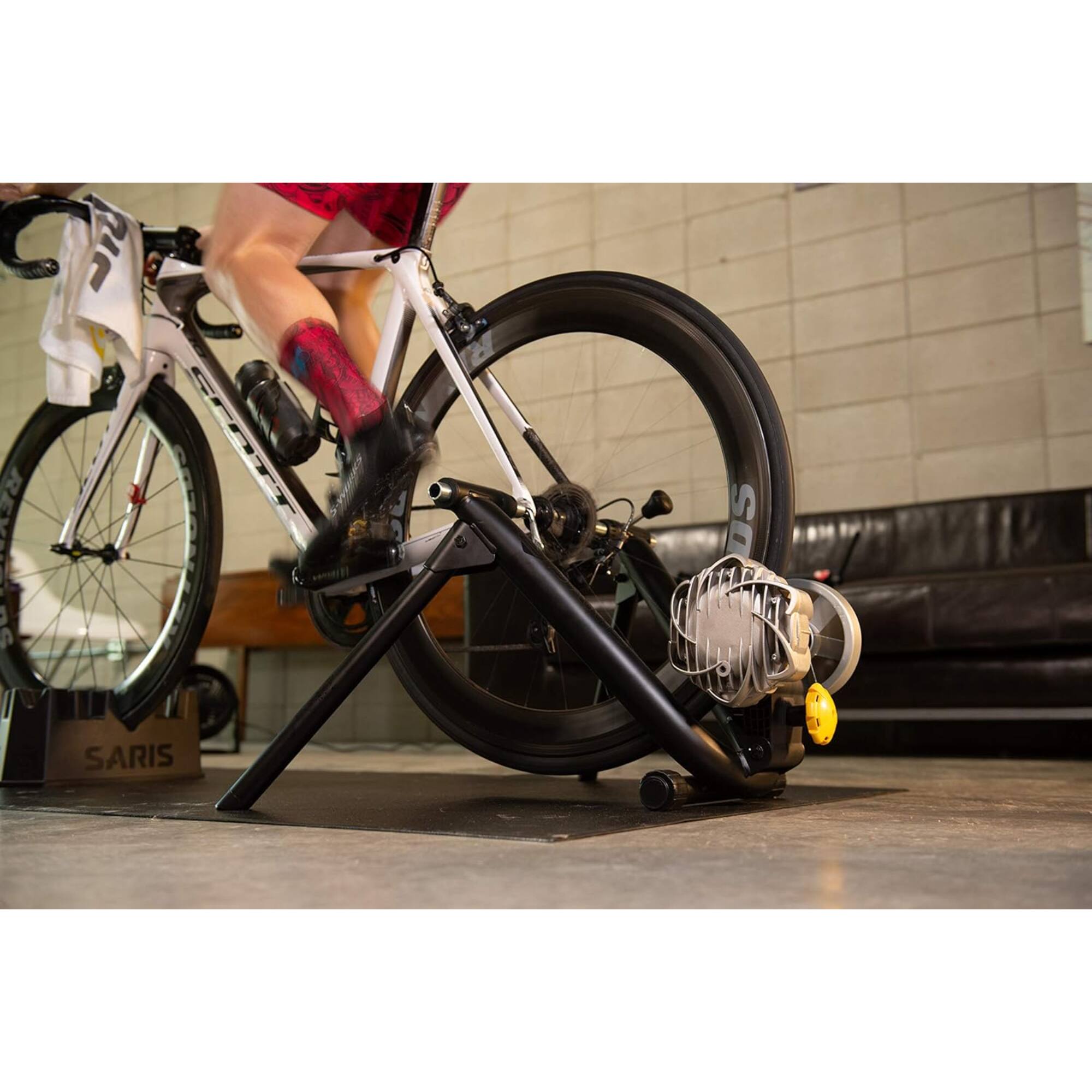 Entraînement Vélo Intérieur Home Trainer Saris Fluid2 Pour Vélo