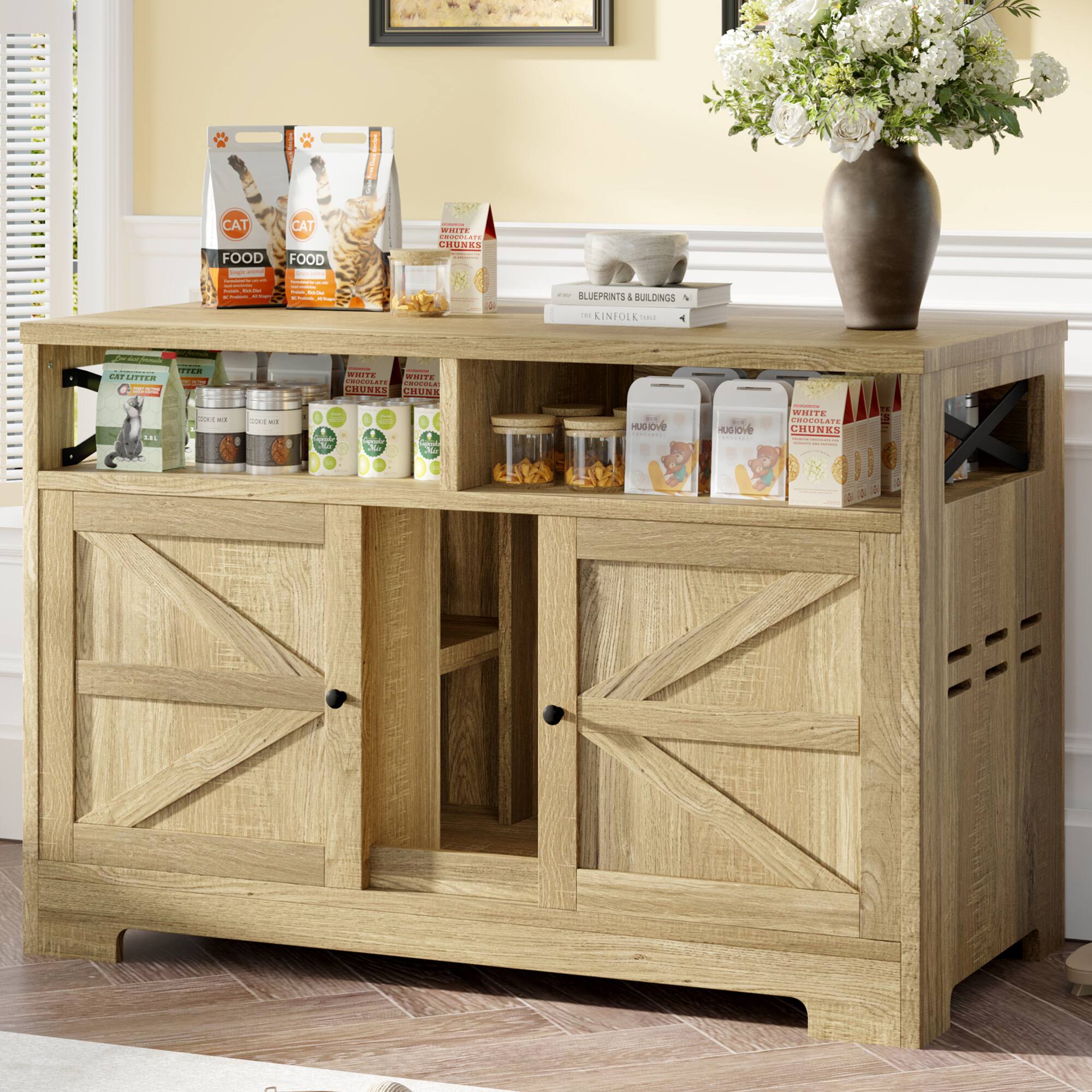 CAT FOOD  
WHITE CHUCKS  
BLUEPRINTS & BUILDINGS  
KINFOLK  
CUTTER  
WHITE CHUCKS  
AUDIOVIBE  
WHITE CHUCKS