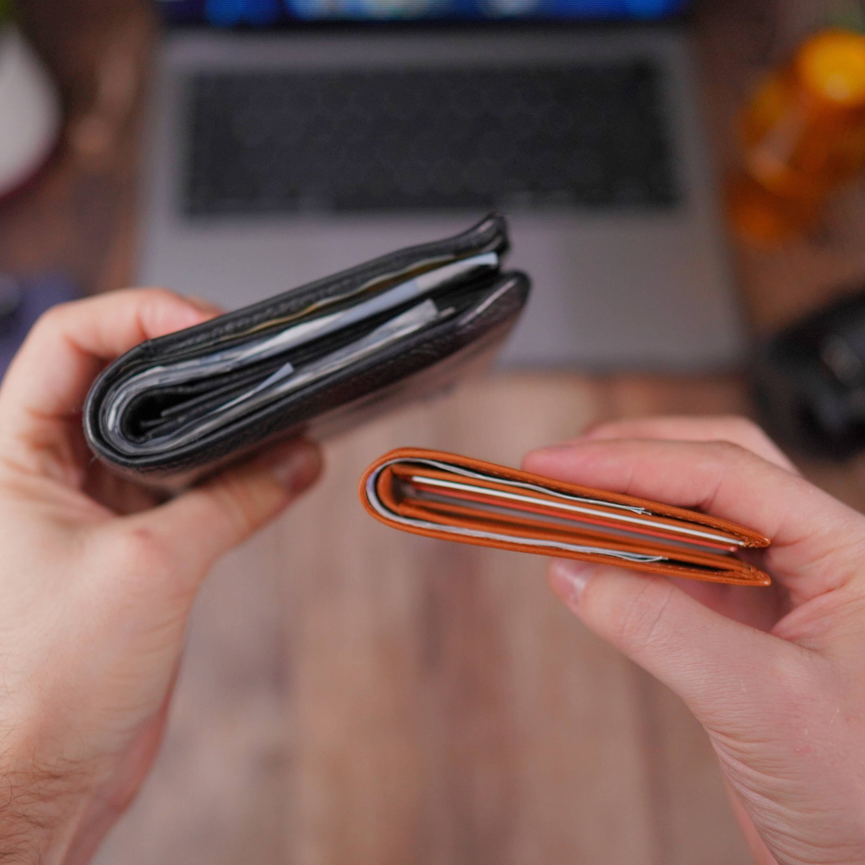 Alt View 2. Vionentus - Supreme Smart VN400 AirTag Wallet - Dark Brown.