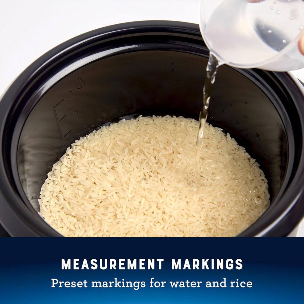 MEASUREMENT MARKINGS  
Preset markings for water and rice
