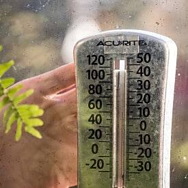 ACURITE

120  
100  
80  
60  
40  
20  
0  
-20  
-40  
-60  
-80  
-100  
-120  

50  
40  
30  
20  
10  
0  
-10  
-20  
-30