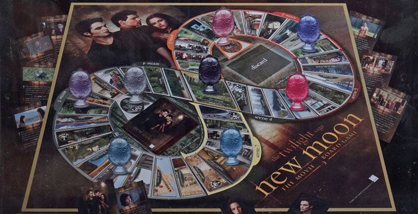 Juan S  
RGUG  
Star New Moon  
Eubwant  
Mart Diseard  
3 Aene Scene 4 Saga 7 Scene  
The Light Moon  
Board Game  
New Movie The Twilight Saga: New Moon Board Game