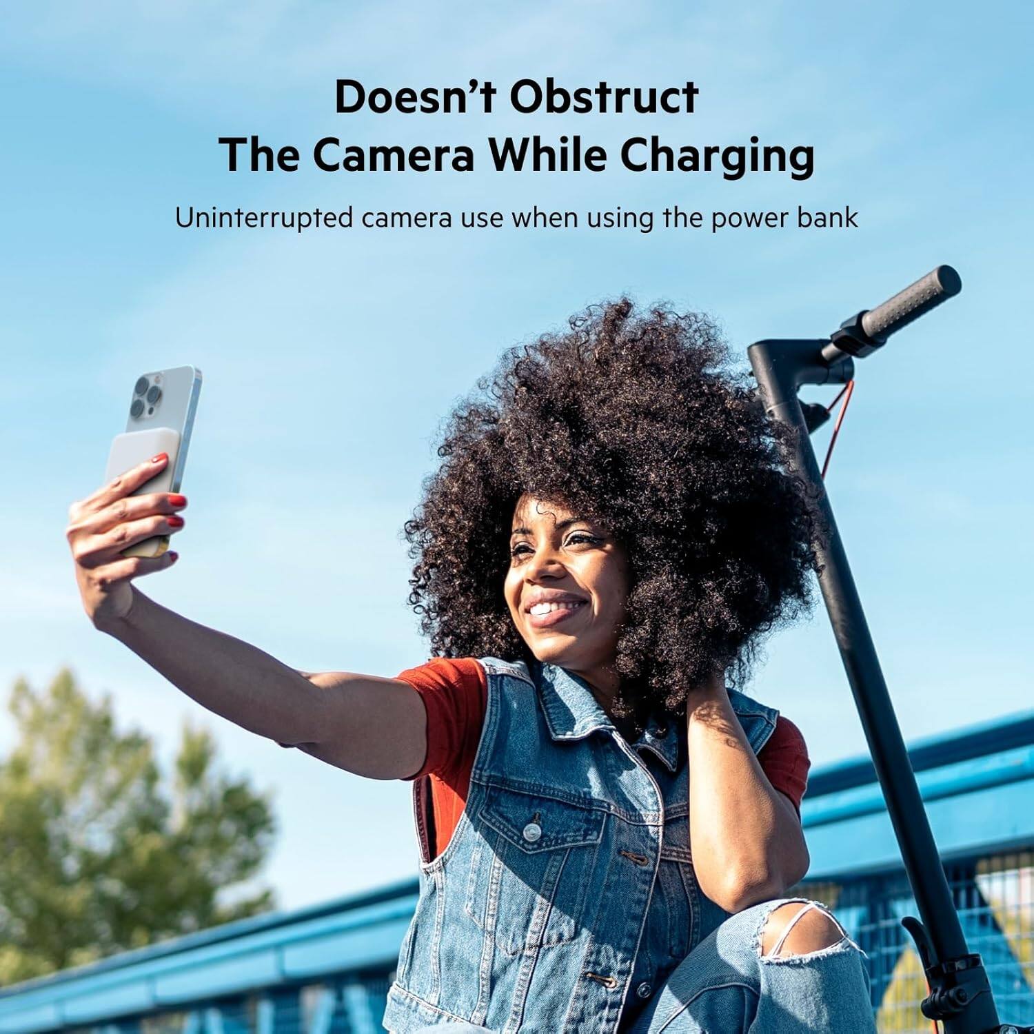 Doesn't Obstruct The Camera While Charging

Uninterrupted camera use when using the power bank