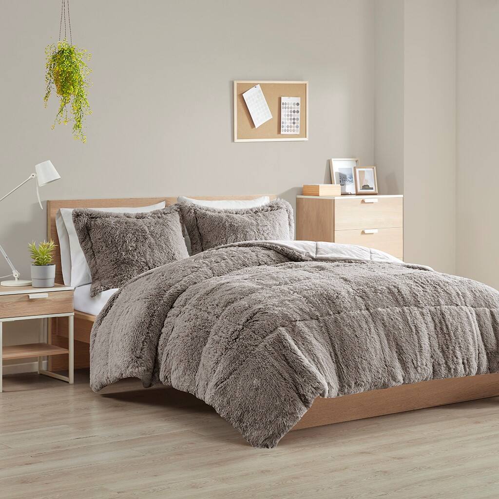 Alt View 3. Gracie Mills - Gracie Mills Susie Contemporary Shaggy Long Fur Comforter Set - Grey.