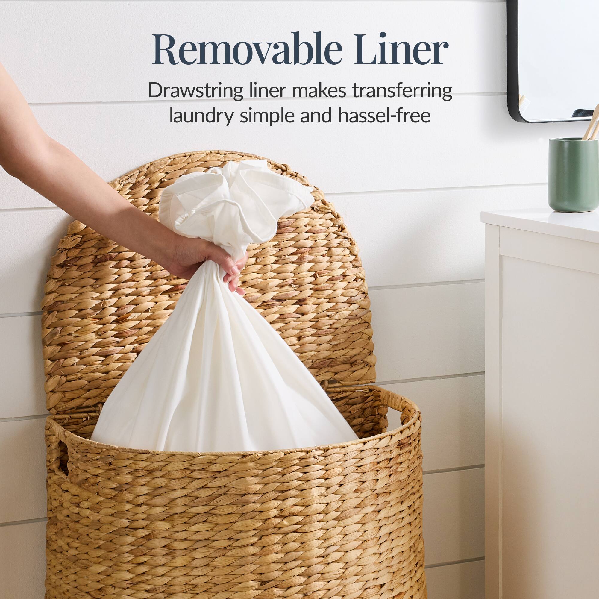 Removable Liner  
Drawstring liner makes transferring laundry simple and hassle-free
