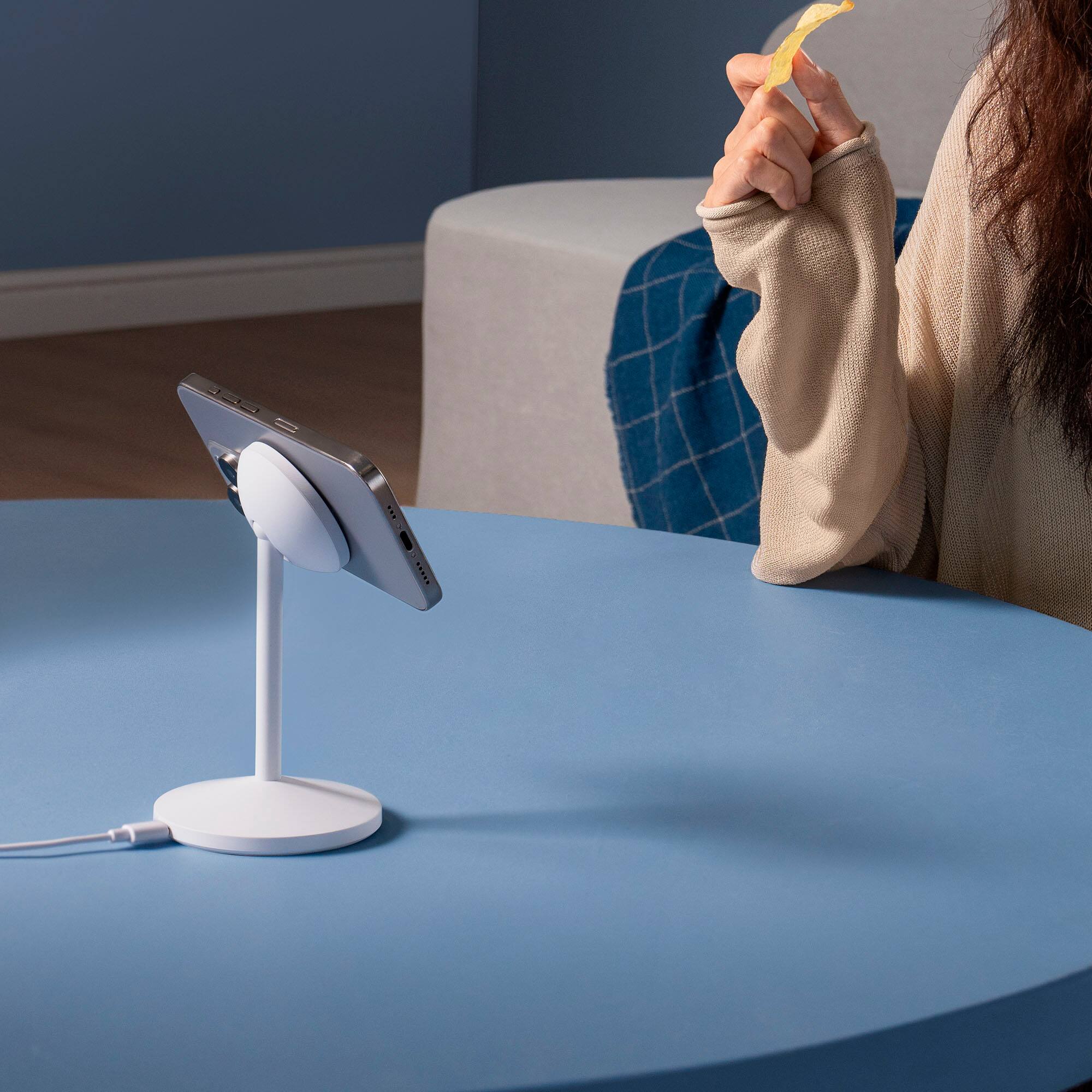 Alt View 5. Anker - MagGo 15W Wireless Stand Charger for iPhone - White.