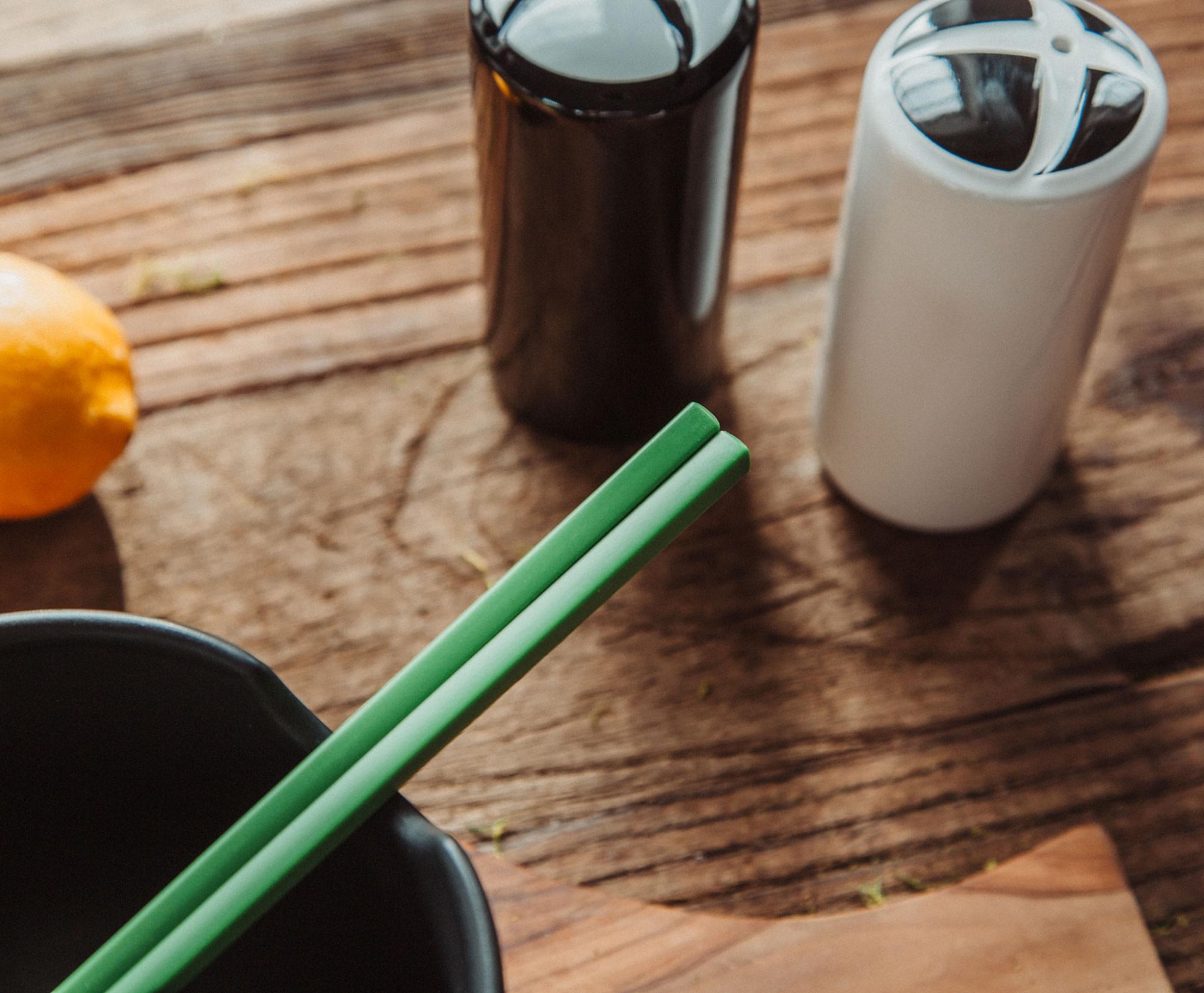 Alt View 3. Ukonic - Xbox Series X Logo 20-Ounce Ramen Bowl and Chopstick Set - Black.