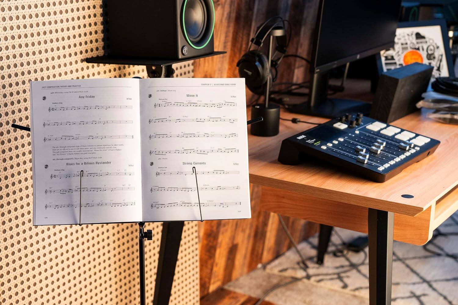 JAZZ COMPETITION THEORY AND PRACTICE

Any Friday

Blues for a Bitter Bystander

Strong Currents