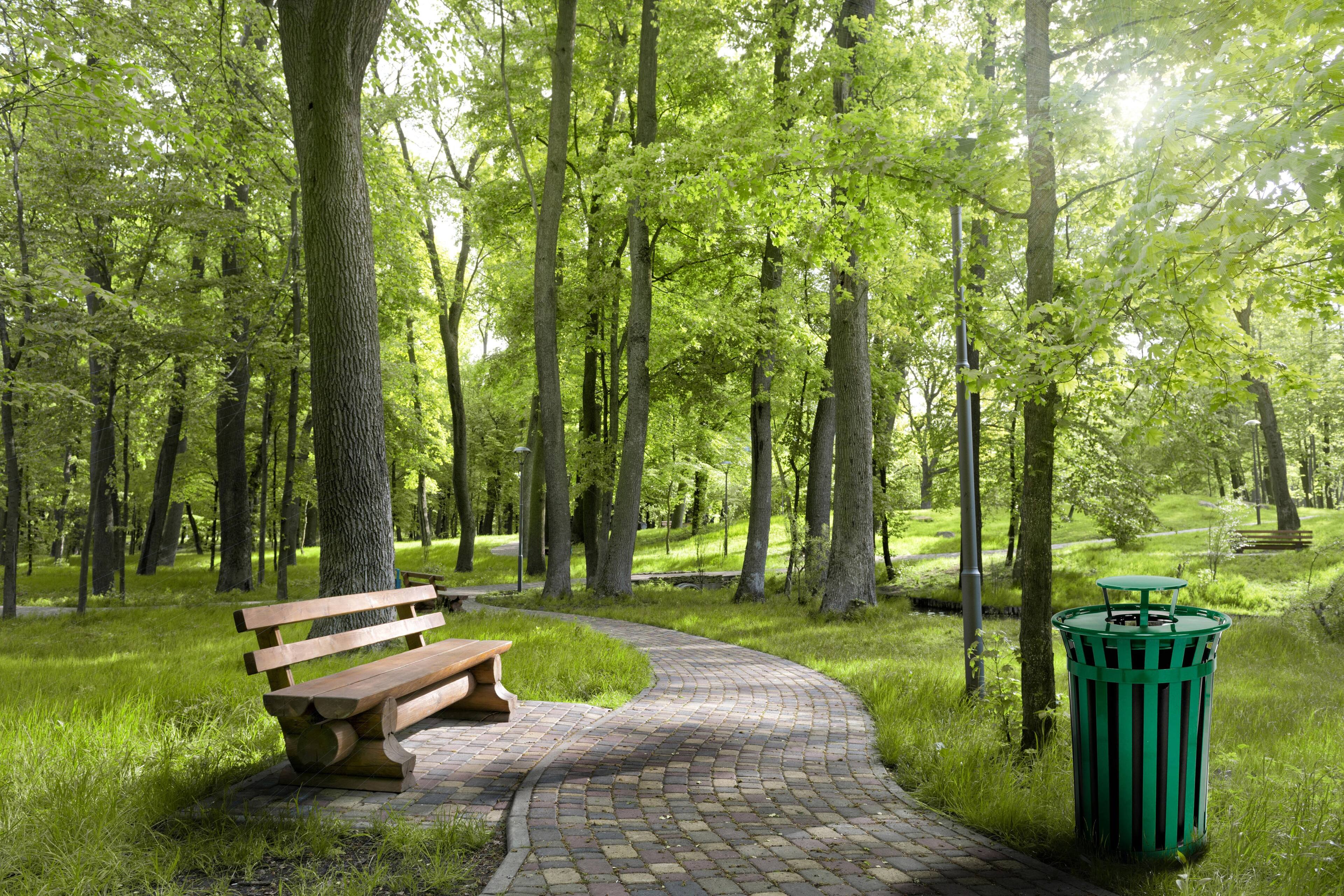 Alt View 10. Alpine Industries - 38 Gallon Outdoor Metal Recycling Bin Trash Can with Rain Bonnet Lid and Liner - Green.