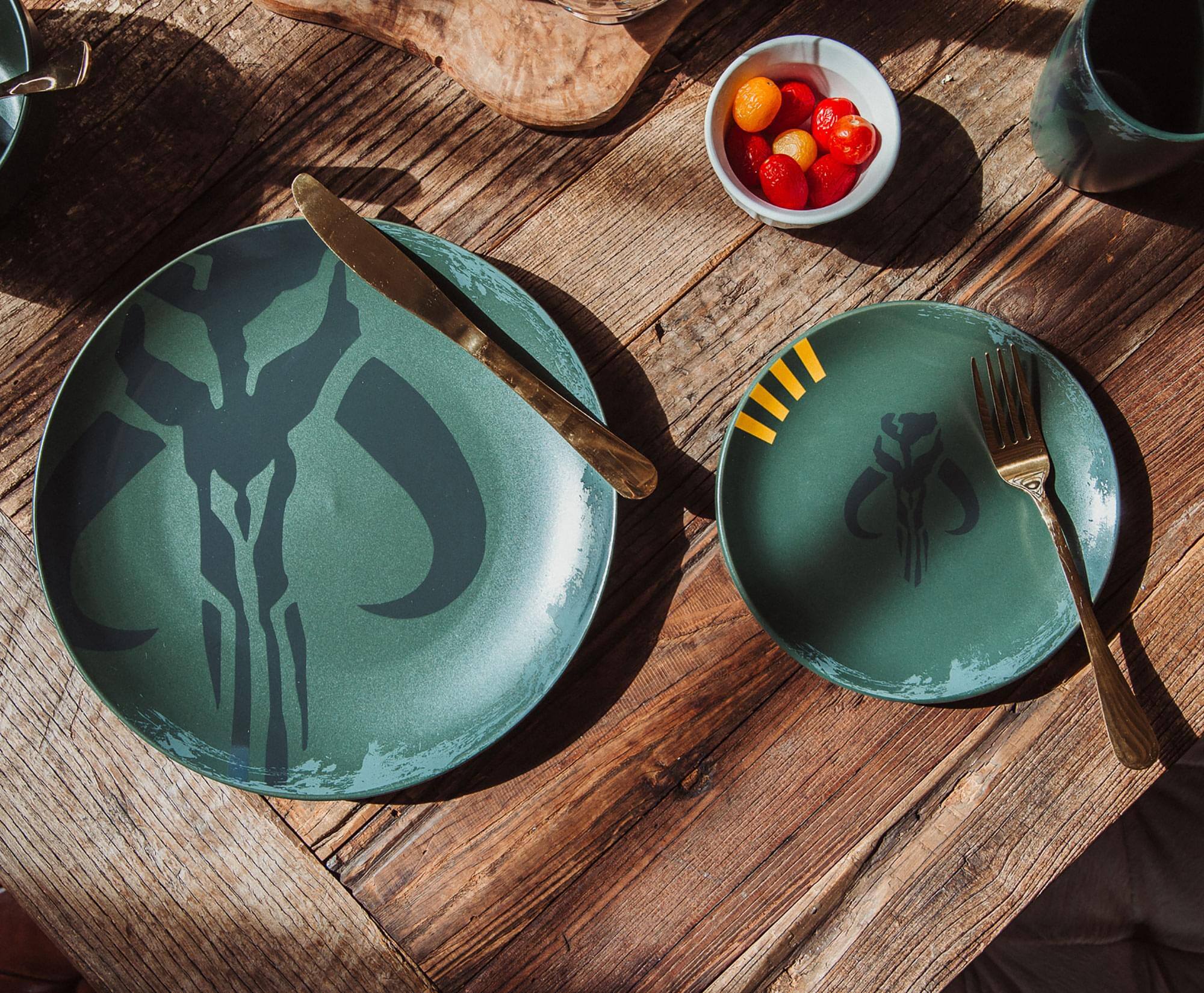 Alt View 3. Ukonic - Star Wars Boba Fett Mandalorian Stoneware Plates & Bowl Collection | 4-Piece Set - Green.