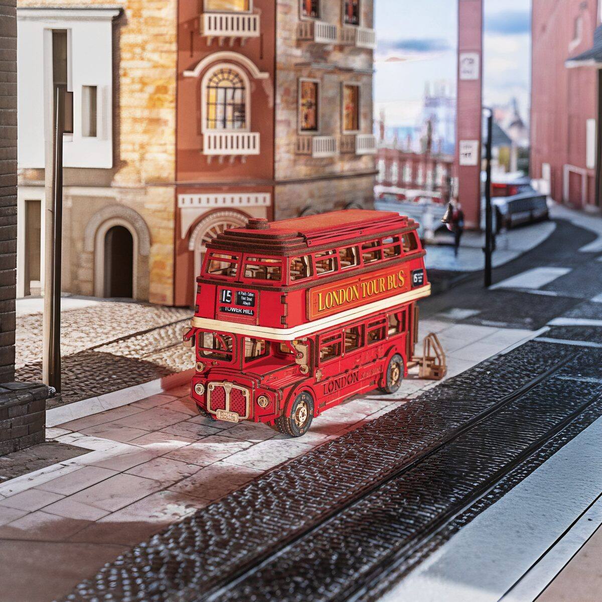 15 Ag - IOWEK HILL FULL BUS S LONDON TOUR 20 LONDON