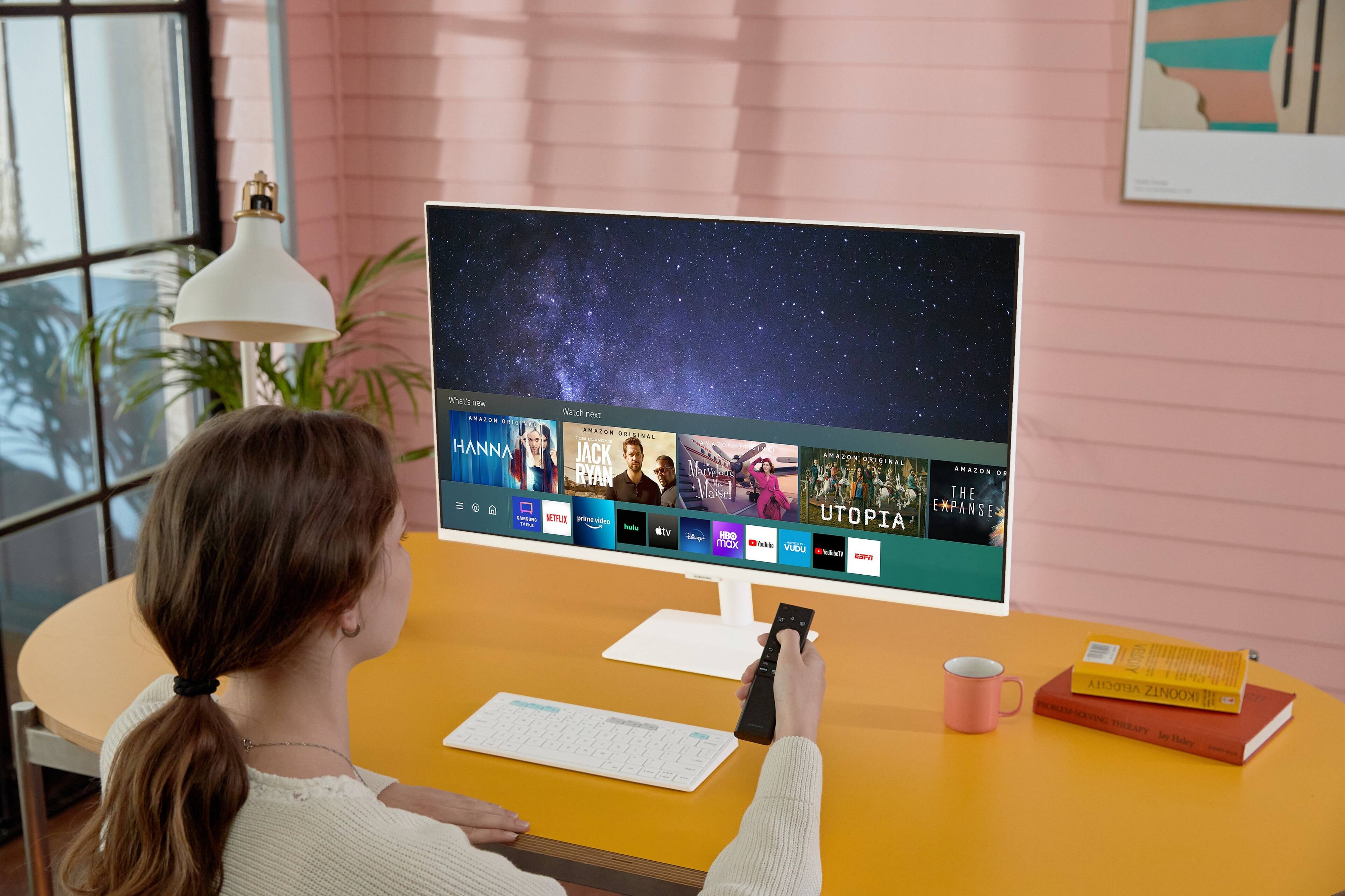 Alt View 30. Samsung - AM500 Series 27" LED FHD Smart Tizen Monitor - White.