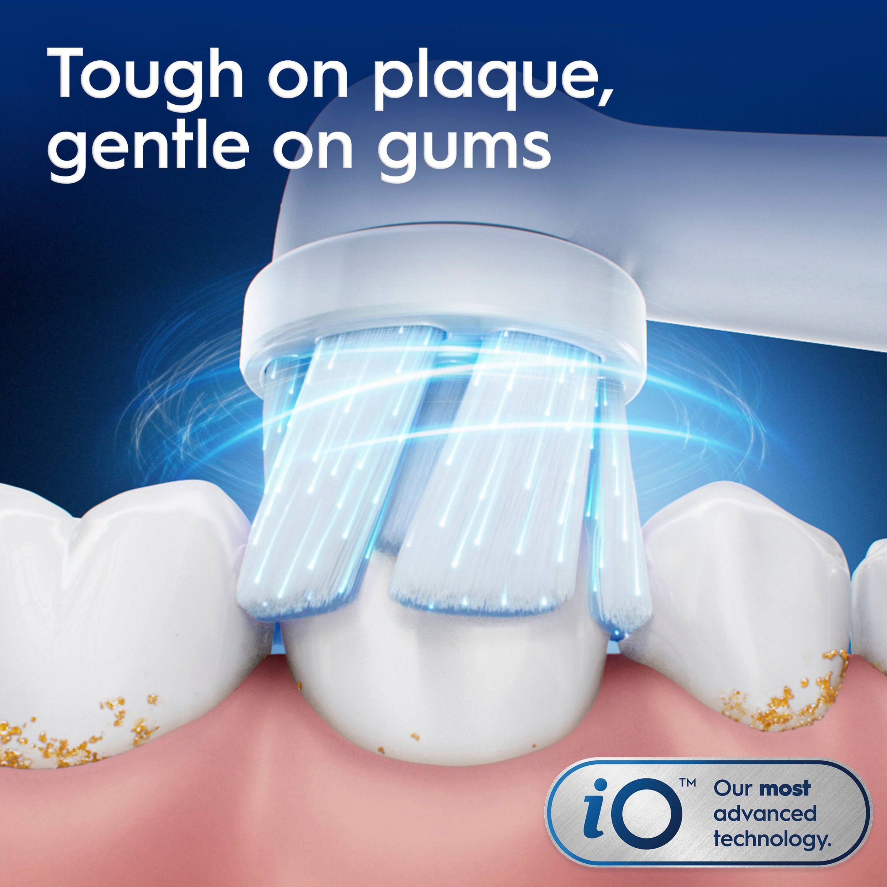 Tough on plaque, gentle on gums  
Our most iO advanced technology.