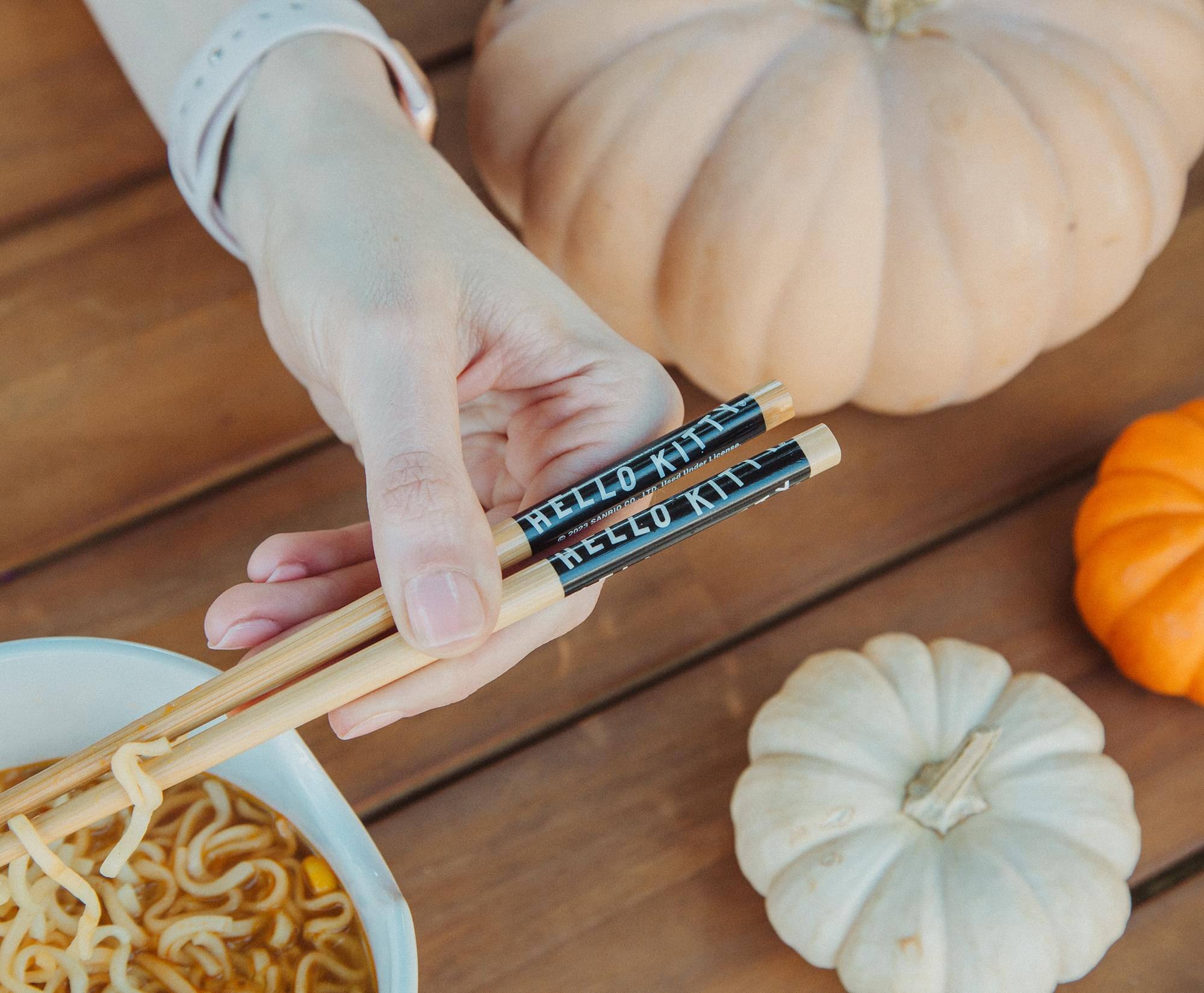 HELLO KITTY  
HELLO KITTY