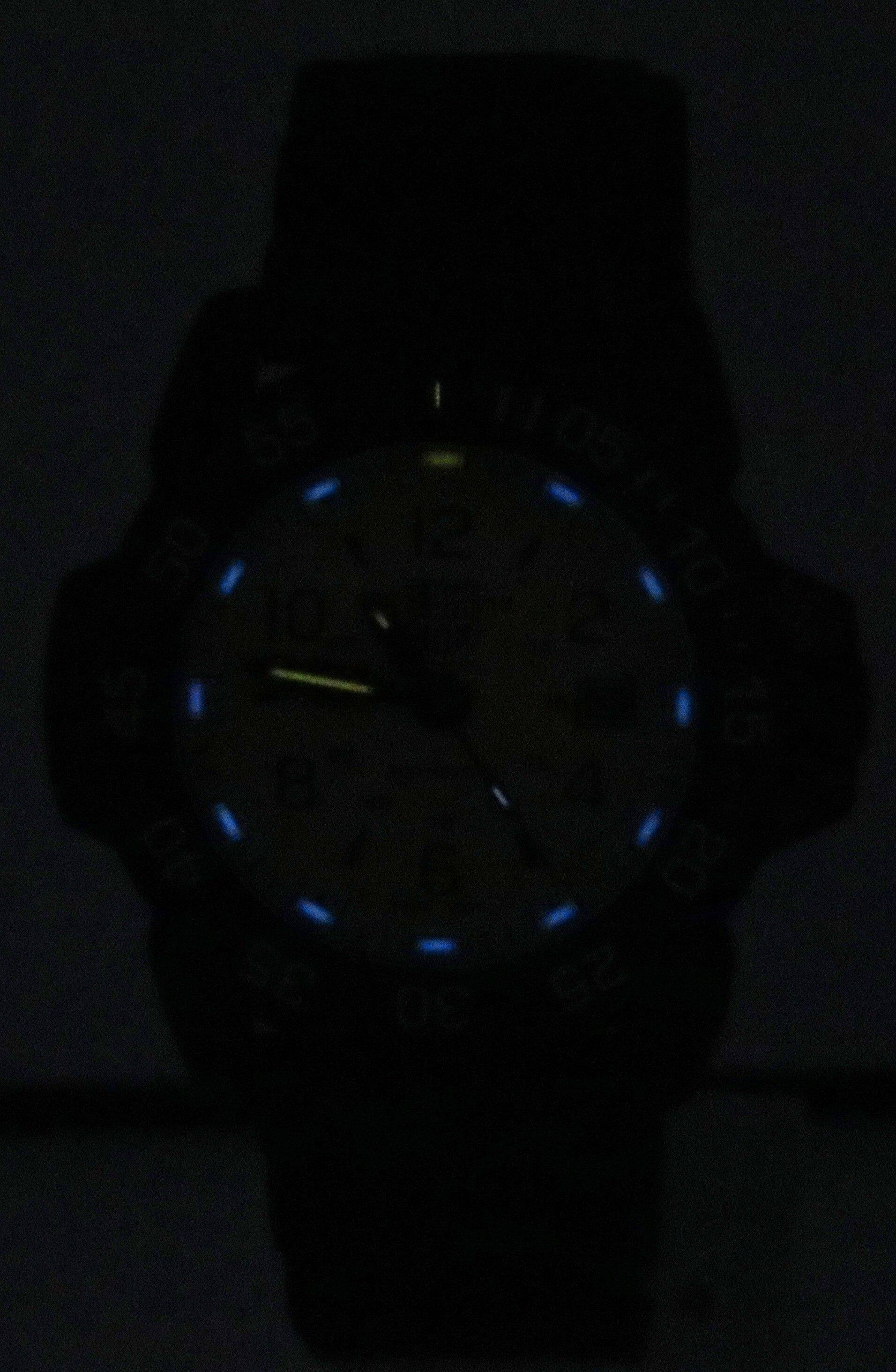 Angle. Luminox - Navy SEAL Foundation Swiss Quartz Military Diver's XS.3251.CBNSF.SET 200M Men's Watch With Extra Strap - Beige.