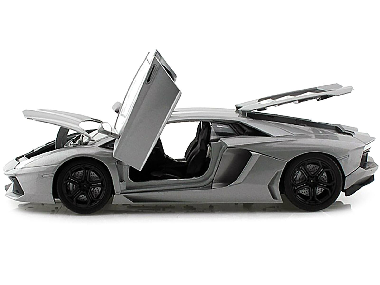 Left. Motormax - Lamborghini Aventador LP700-4 Gray Metallic 1/18 Diecast Model Car by Motormax - Gray Metallic.