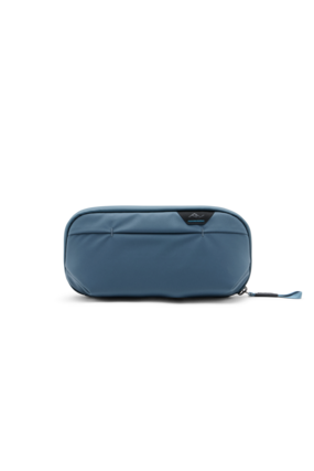 Angle. Peak Design - Wash Pouch Small - Ocean.