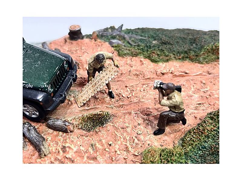 Angle. American Diorama - "4X4 Mechanics" 2 Piece Diecast Figure Set 4 for 1/43 Scale Models by American Diorama - Multi.