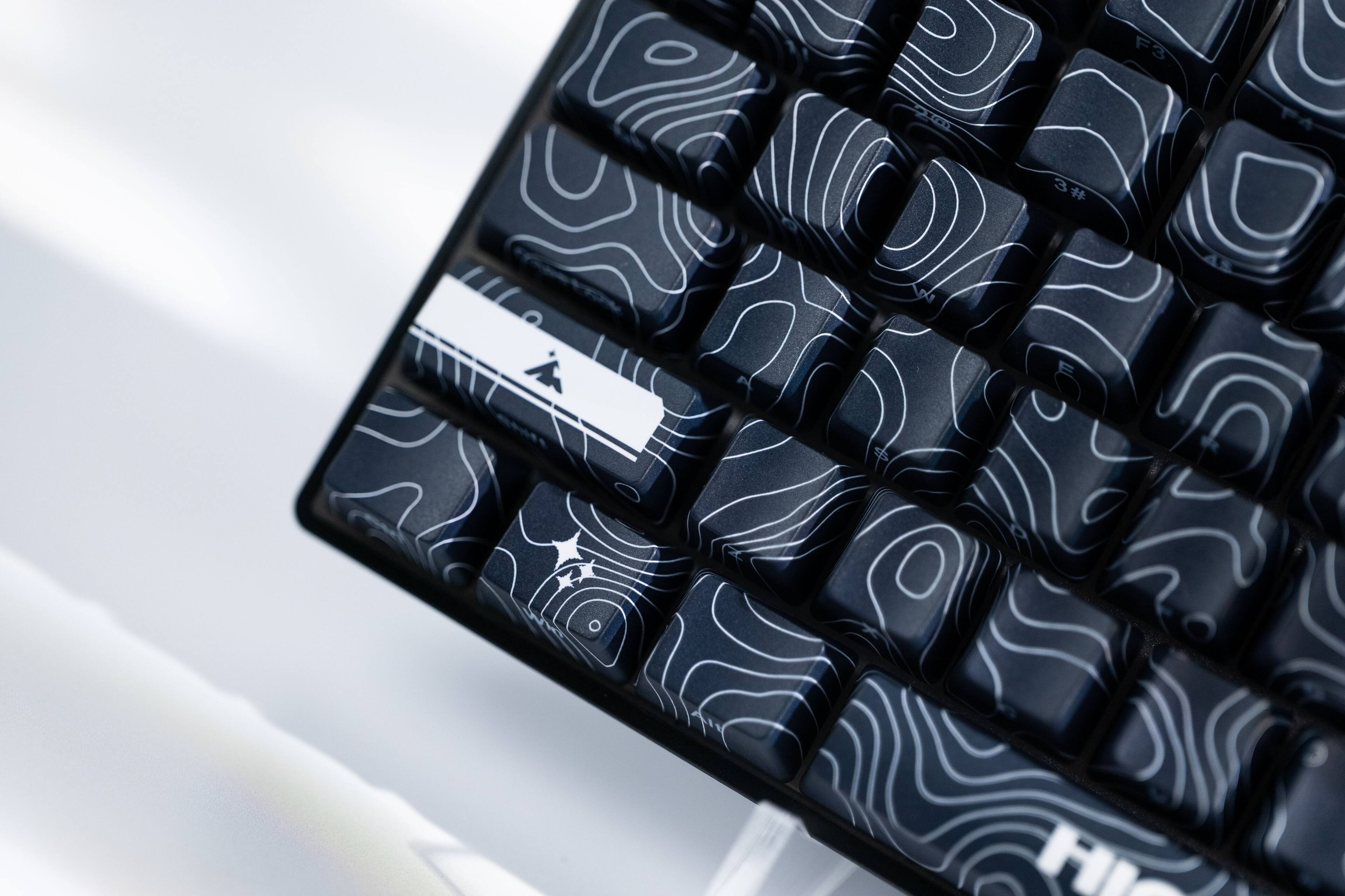 Angle. Higround - Basecamp 75+ - BLACKICE.