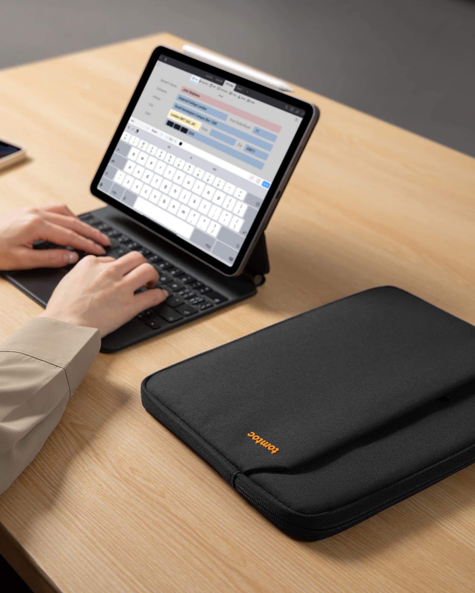 Alt View 5. tomtoc - Light-B18 Slim Tablet Sleeve for 12.9-13 Inch iPad Air/Pro M5/M4/M3/M2 2026 with Magic Keyboard/Smart Keyboard Folio - Black.