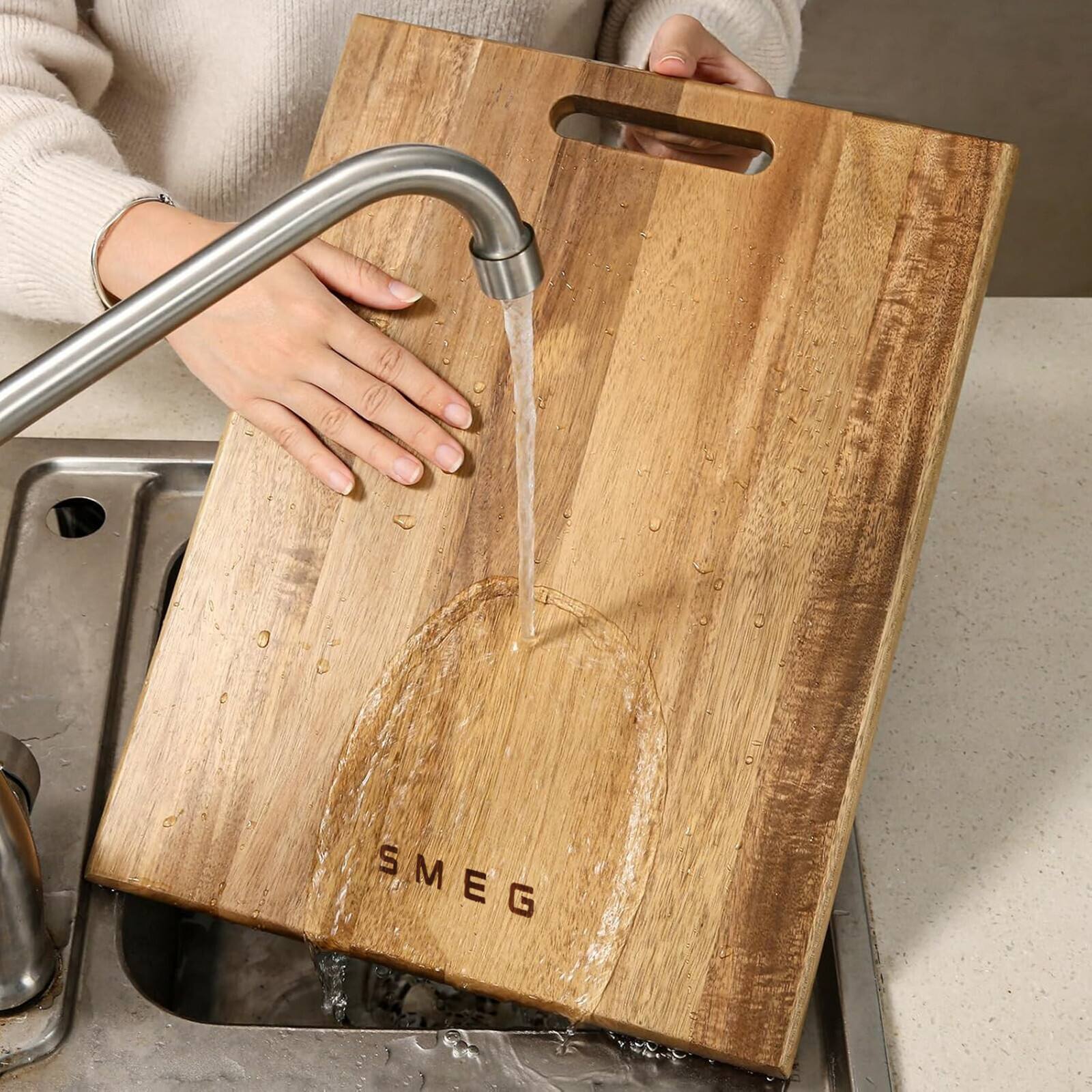 Left. SMEG - Smeg Wooden Cutting Board Single-Sided Square 33x23CM.