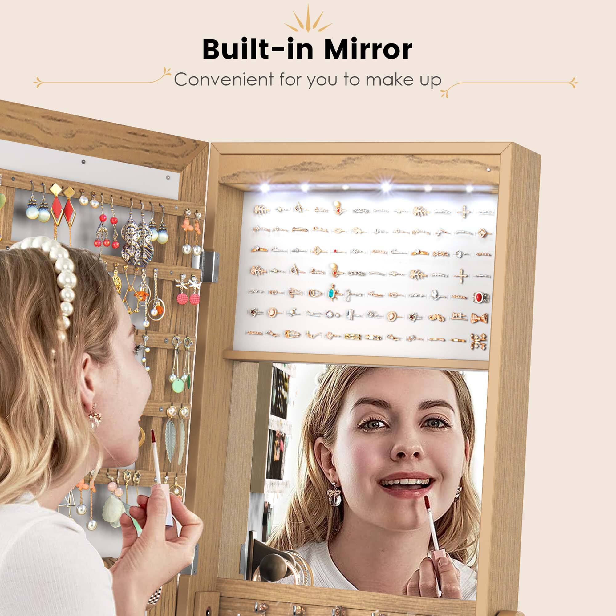 Built-in Mirror  
Convenient for you to make up