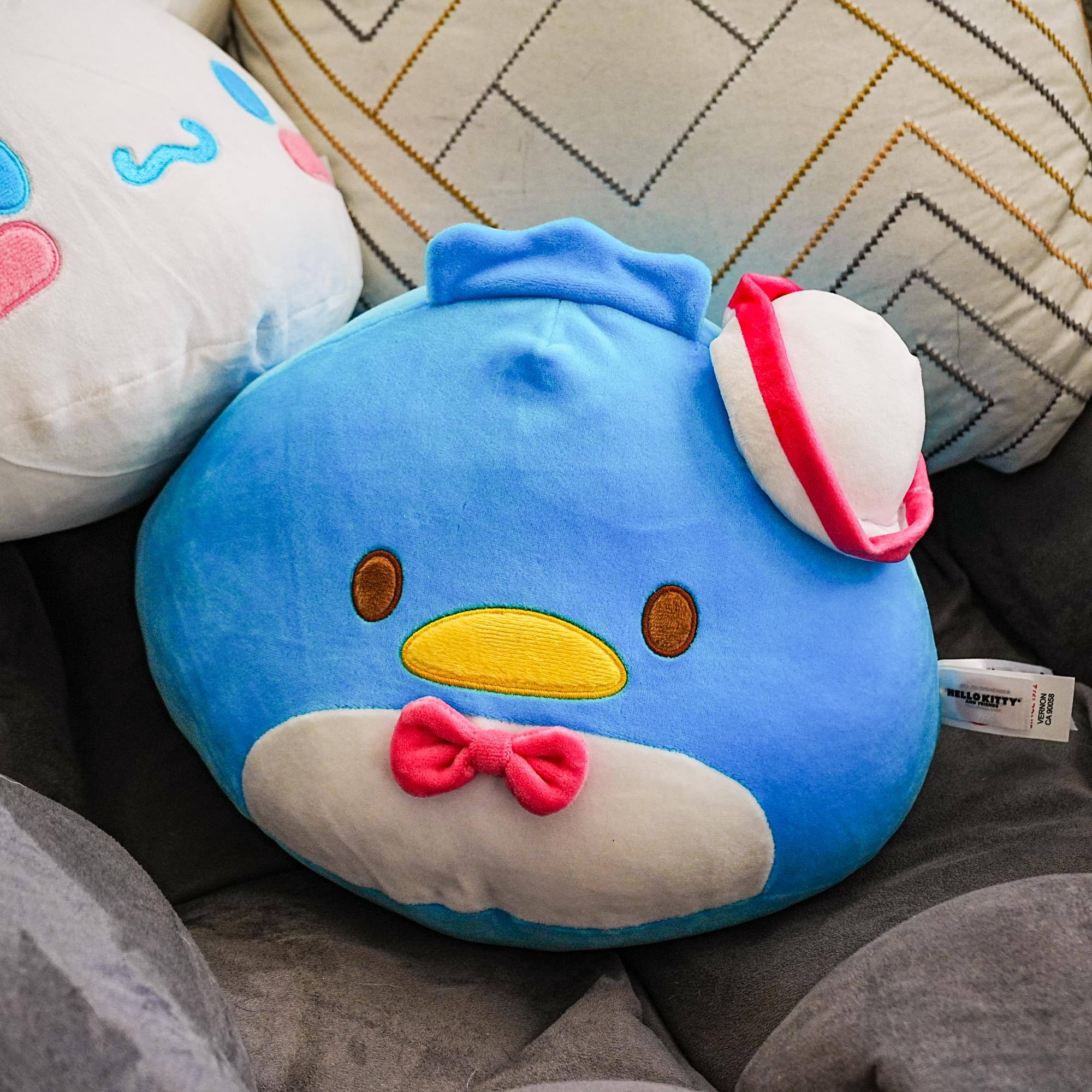 The text on the image reads: "HELLO KITTY"