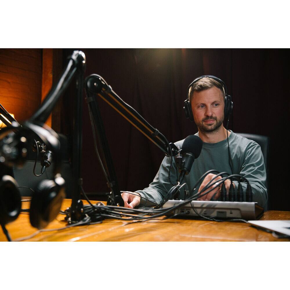 Alt View 6. Zoom - Zoom PodTrak P8 Portable Podcast Recorder + Extreme PRO 64GB Memory Card, Bundle.