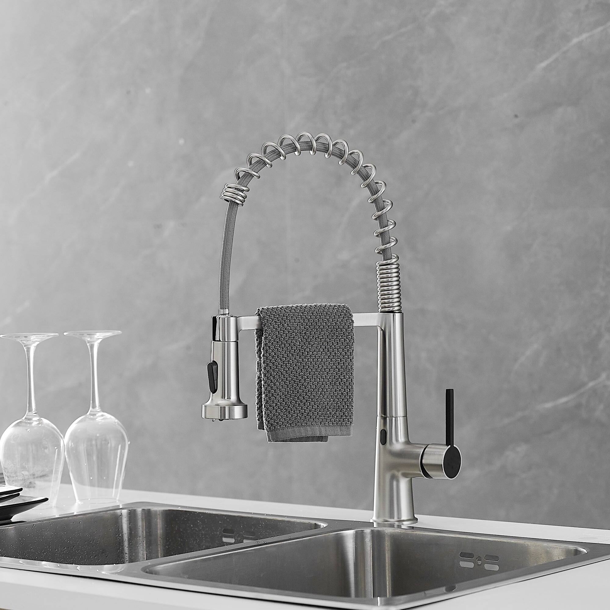 2 Spray Patterns 1.8 GPM Single Handle Touchless Pull Down Sprayer Kitchen Faucet