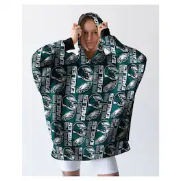 Pegasus - Philadelphia Eagles Homefield Repeat Logo Wearable Hooded Blanket - Multicolor