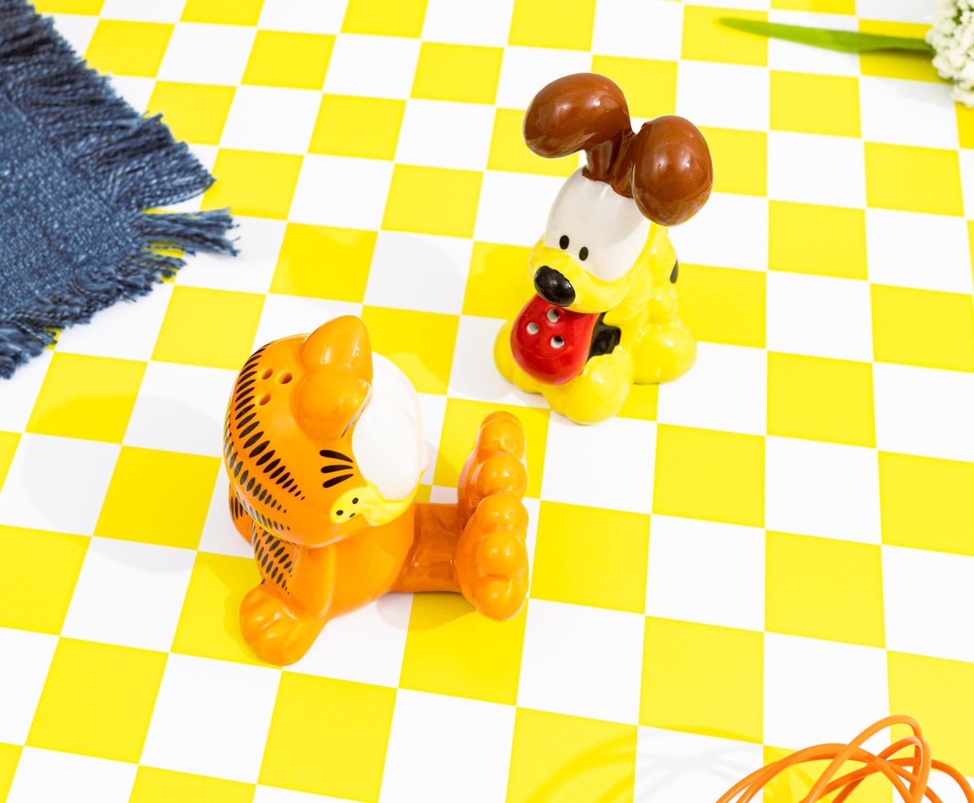 Alt View 5. Silver Buffalo - Garfield and Odie Ceramic Salt and Pepper Shaker Set - Multi-Colored.