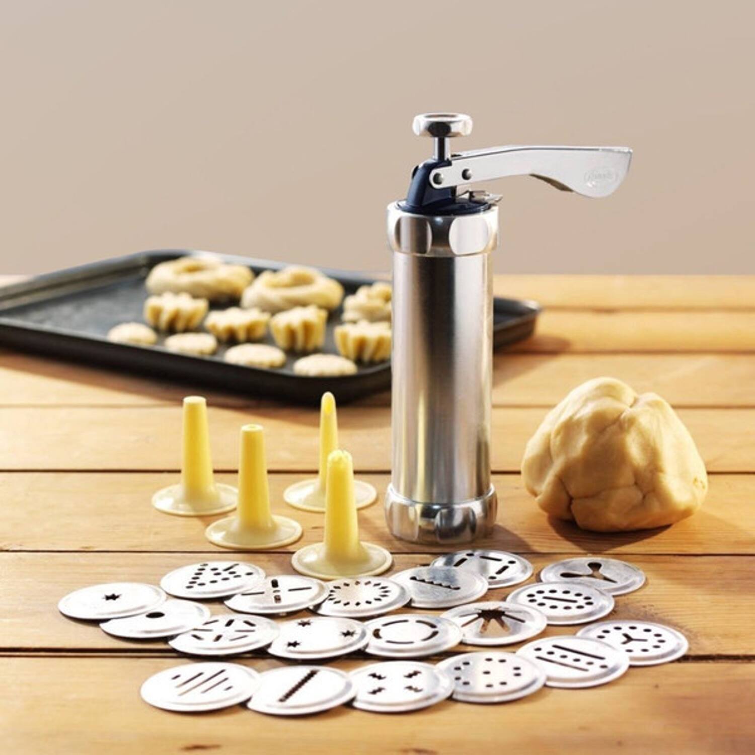 Left. Giantpower - Stainless Steel Cookie Press Set with 20 Cookie Discs - Sliver.