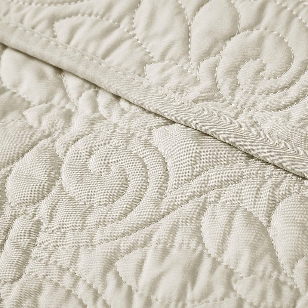 Alt View 1. Gracie Mills - Gracie Mills Sandy Classic Stitch Oversized Quilted Throw Blanket - Ivory.