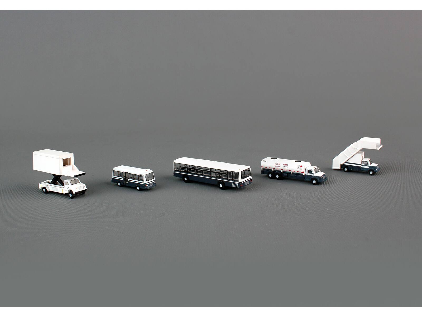 Alt View 1. GeminiJets - Airport Service Vehicles Set of 5 pieces "Gemini 200" Series Diecast Models by GeminiJets.