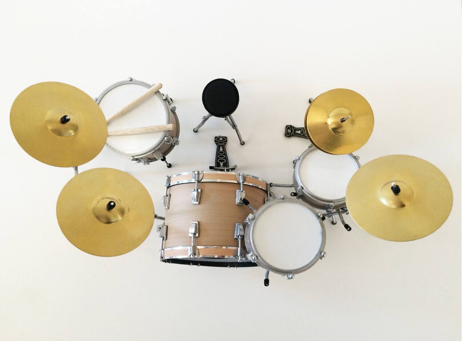 Alt View 4. Axe Heaven - Queen - Queen Crest 1:4 Scale Miniature Drum Kit Replica Collectible   - COLLECTIBLES - Multicolor.