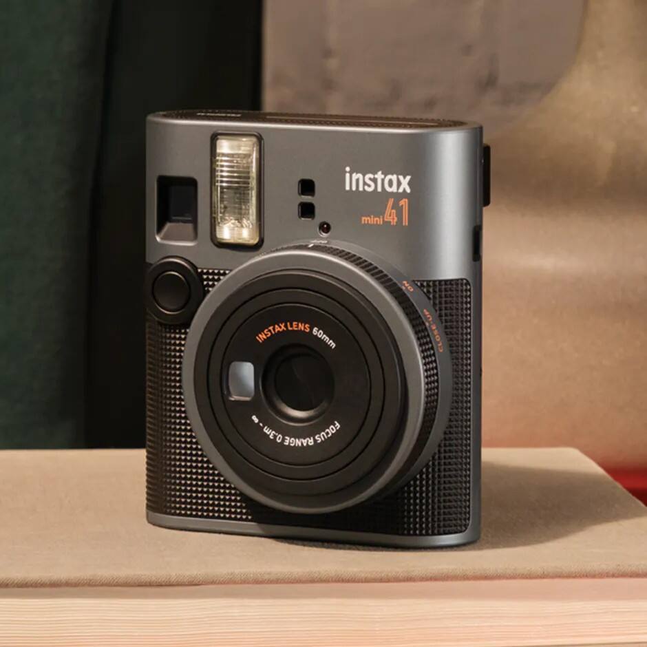 instax mini 41  
INSTAX LENS 60mm  
CLOSE-UP 8  
0.3m RANGE FOCUS