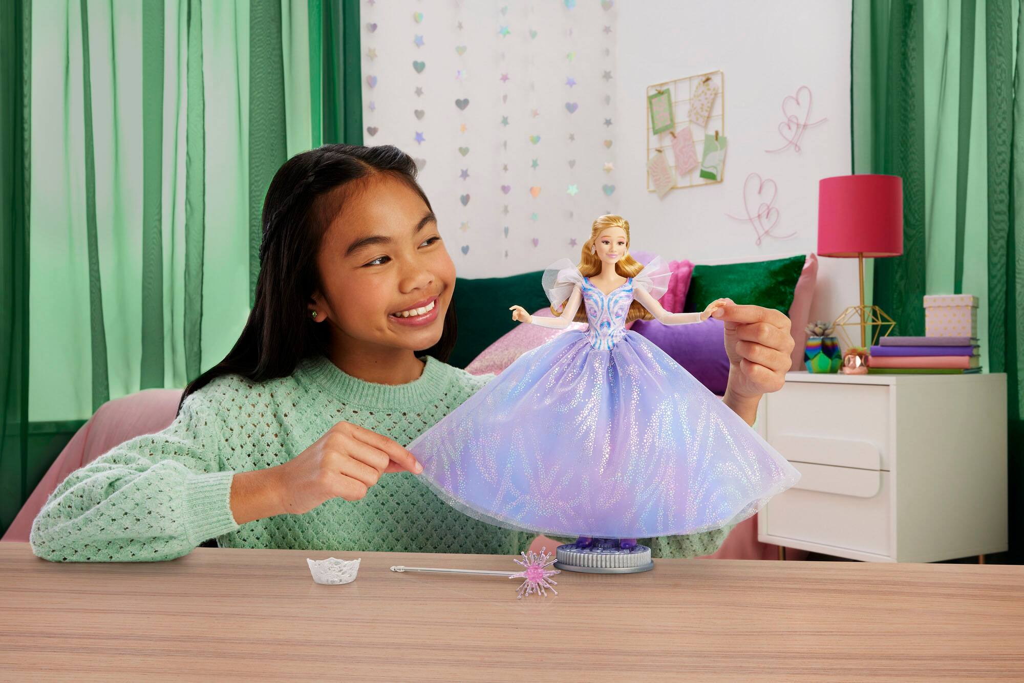 Alt View 6. Wicked - For Good Deluxe Glinda Doll with Movie-Inspired Outfit & 3 Accessories.