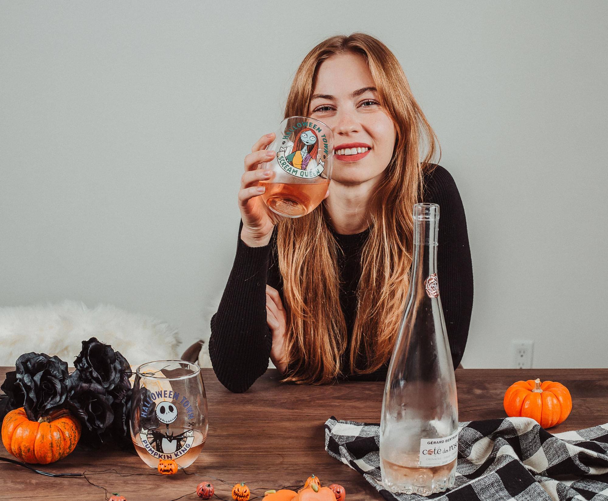 Sure, here is the corrected and grouped text from the image:

**On the Glasses:**
- "HALLOWEEN TOWN SCREAM QUEEN"
- "PUMPKIN KING"

**On the Bottle:**
- "GERARD BERGER"
- "Côte de la Terre"

**On the Table:**
- "HALLOWEEN TOWN"
- "PUMPKIN KING"