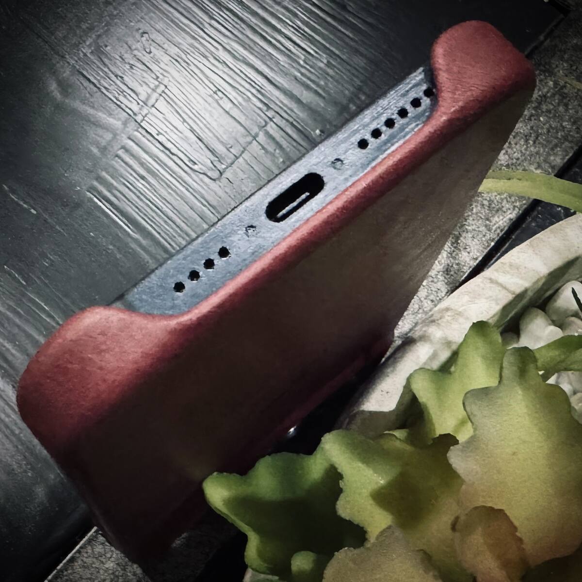 Alt View 2. LUMAZI - Handmade, Full Grain Leather, MagSafe iPhone 16 Pro Case - Pomegranate.